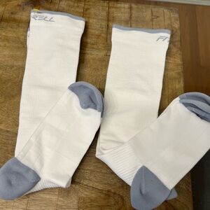 FITRELL 2 Pairs Compression Socks for Women Men 20-30mmHg-Circulation Support